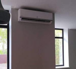 Установка кондиционера Electrolux EACS/I - 18 HM/N3 Установка кондиционера Electrolux EACS/I - 18 HM/N3